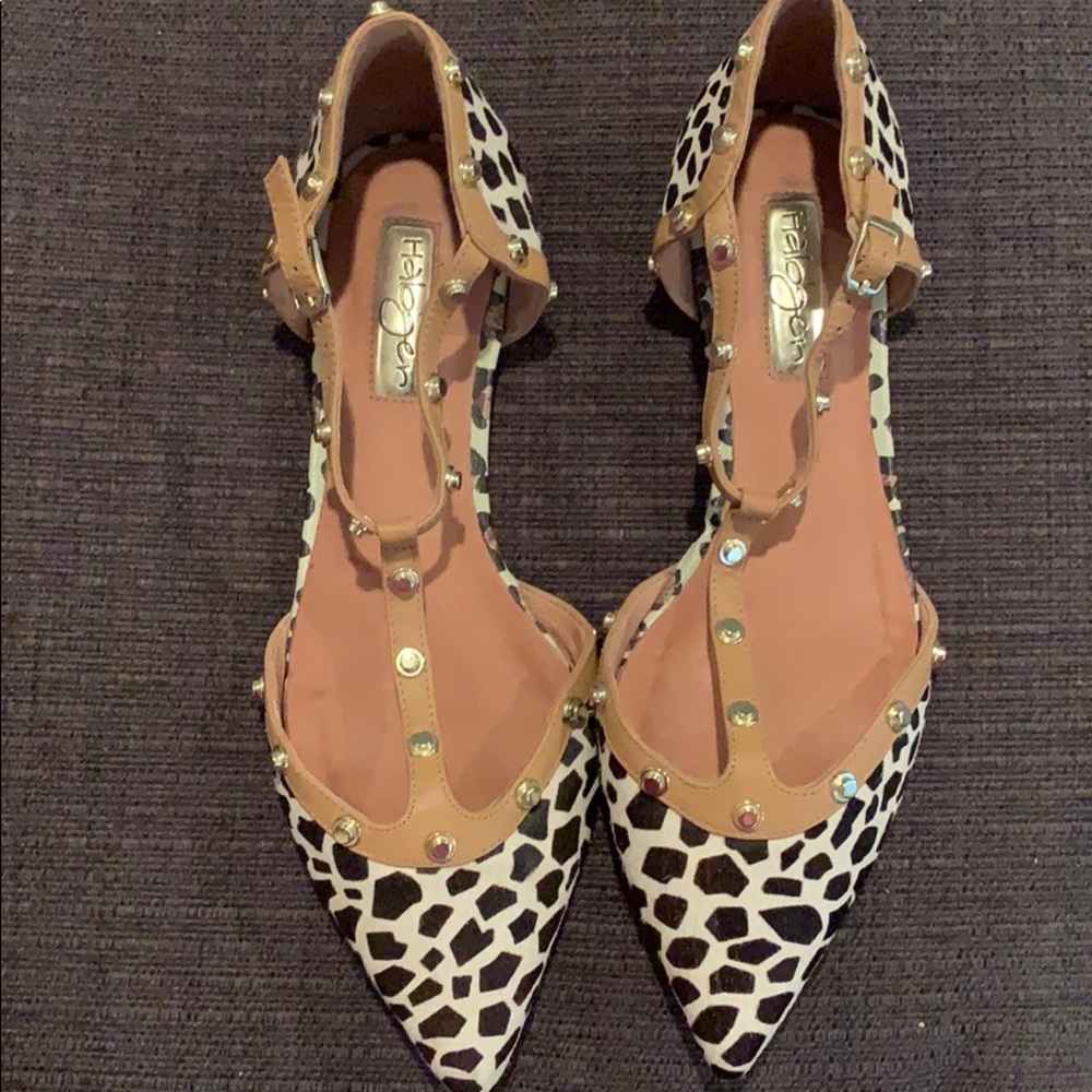 PointyToe Animal print flats w/ stud ankle strap